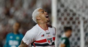 Palmeiras leva virada do Vasco e São Paulo assume a liderança na estreia de Roger Machado