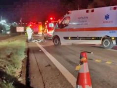 Mulher morre ao bater moto na traseira de caminhão-guincho nesta quinta na SP-255 em Araraquara