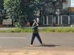 Homem encapuzado e portando facão é preso após ameaçar pessoas em bairro de Araraquara