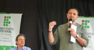 Fernando Haddad e Edinho foram recebidos por professores e estudantes do Instituto Federal nesta sexta