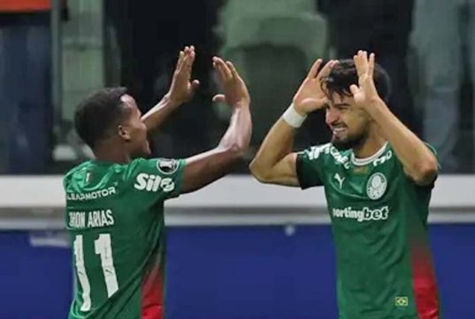 Palmeiras vence o Junior (COL) e termina fase da Libertadores em segundo lugar