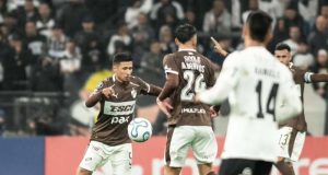 Corinthians perde para o Platense mas se classifica como primeiro do grupo na Libertadores