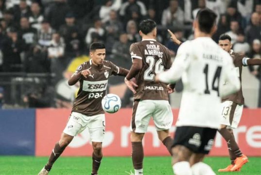 Corinthians perde para o Platense mas se classifica como primeiro do grupo na Libertadores