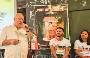 Instituto de Química leva ciência para a Praça das Bandeiras no Pint of Science Araraquara, dia 20