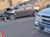 Caminhonete invade a José Bonifácio e colide com carro que subia a avenida no Santana em Araraquara