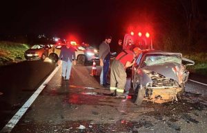 Jovem de 29 anos colide com Ford K dirigido por sacerdote e morre durante atendimento na SP-215