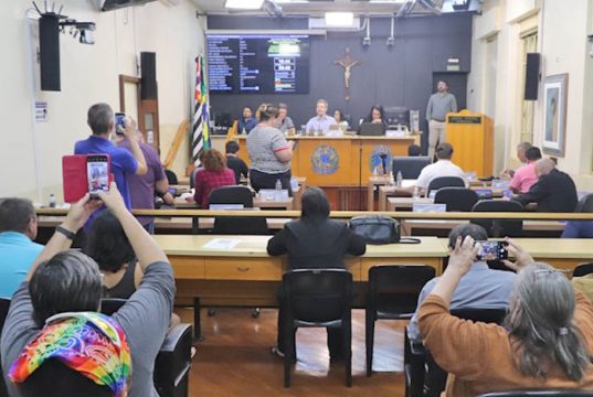 Câmara de Araraquara aprova reposição da inflação nos salários dos servidores municipais