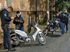 Guarda Municipal realiza fiscalização no trânsito “brecando” motos barulhentas na Antônio Prado