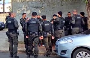Em operação nesta quarta-feira agentes da Dise cumprem mandados de busca e apreensão de drogas