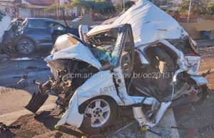 Carreta não consegue frear e causa engavetamento com 10 veículos na SP-225 em Jaú