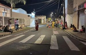 Jovem morre após ser baleado em festa cigana em distrito de Rio Claro. Suspeitos fogem e são presos em Araraquara.