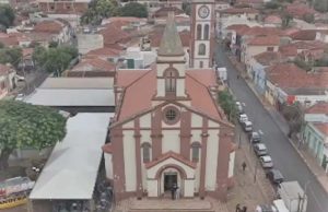 Morador de rua é detido após invadir a Igreja de Santo Antônio com faca nas mãos para ameaçar fiéis