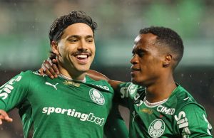 Palmeiras vence fora de casa o Coritiba, São Paulo perde em casa para o Athletico do Paraná