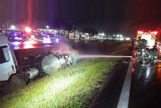 Engavetamento na Washington Luís na noite desta sexta, provoca congestionamento no tráfego