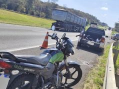 Motociclista e mecânico são atropelados no acostamento da SP-310 durante reparos na moto