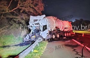 Caminhoneiro morre ao bater carreta na traseira de outro caminhão na Rodovia Washington Luís em Matão