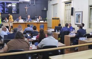 Câmara aprova R$ 19,8 milhões em créditos e revoga lei que trata da instalação de antenas