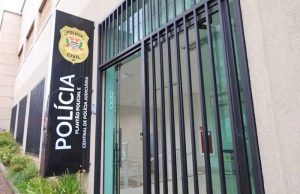 Militares são hostilizados por familiares de adolescente apreendido por tráfico de drogas no Alto de Pinheiros