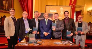 Diretores da Santa Casa prestigiam lançamento do livro “Década Contada”, escrito por Dimas Ramalho