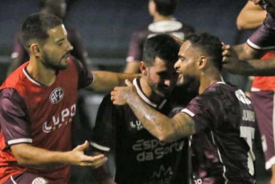 Ferroviária em noite de graça mete um chocolate no Paysandu e chega ao 5° lugar da Série C do Brasileiro