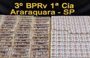 Casal de jovens é preso com medicamentos para emagrecer e anabolizantes em ônibus que saiu de Foz