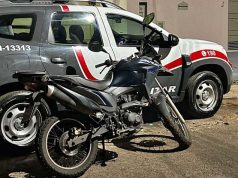 Militares fazem perseguição a criminosos e recuperam moto furtada durante a madrugada