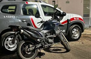 Militares fazem perseguição a criminosos e recuperam moto furtada durante a madrugada