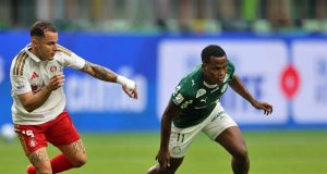 Palmeiras empata com o Internacional e diferença para o vice-líder Flamengo cai para seis pontos