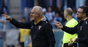 São Paulo perde para o Grêmio e situação de Dorival Jr fica complicada no Campeonato Brasileiro