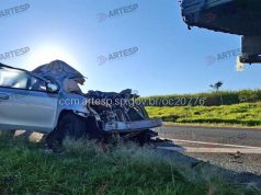 Motorista morre na Rodovia 215 em Descalvado, após entrar com Toyota na traseira de caminhão