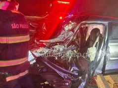 Acidente com carreta na rodovia mata o motorista do carro e deixa passageiro em estado grave