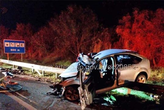 Na madrugada desta terça-feira acidente na SP-255 tem vítima fatal e outras três em estado grave