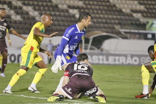 Em jogo dramático, Ferroviária vence o Brusque e assume liderança do Grupo C no Brasileiro