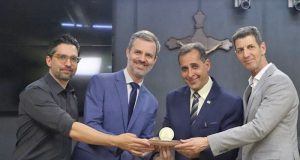 Destaque no beach tennis brasileiro, Giovani Peroni, o Gigio, recebe Medalha de Mérito Desportivo