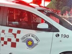 Agressor deixa faca cravada no peito de adolescente após discussão e disputa pela namorada