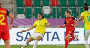 Com três guerreiras grenás, Seleção Brasileira perde para a Espanha e está fora da Copa Sub-20