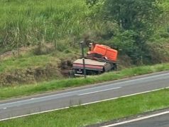 Acidente com caminhão na Rodovia Washington Luís em Fernando Prestes deixa duas pessoas feridas