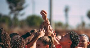 Com 6 guerreirinhas grenás no time, Brasil joga com Canadá no Mundial Feminino Sub-17 neste domingo