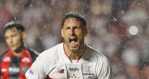 São Paulo derrota o Vitória neste sábado pelo Brasileirão com dois gols de Calleri